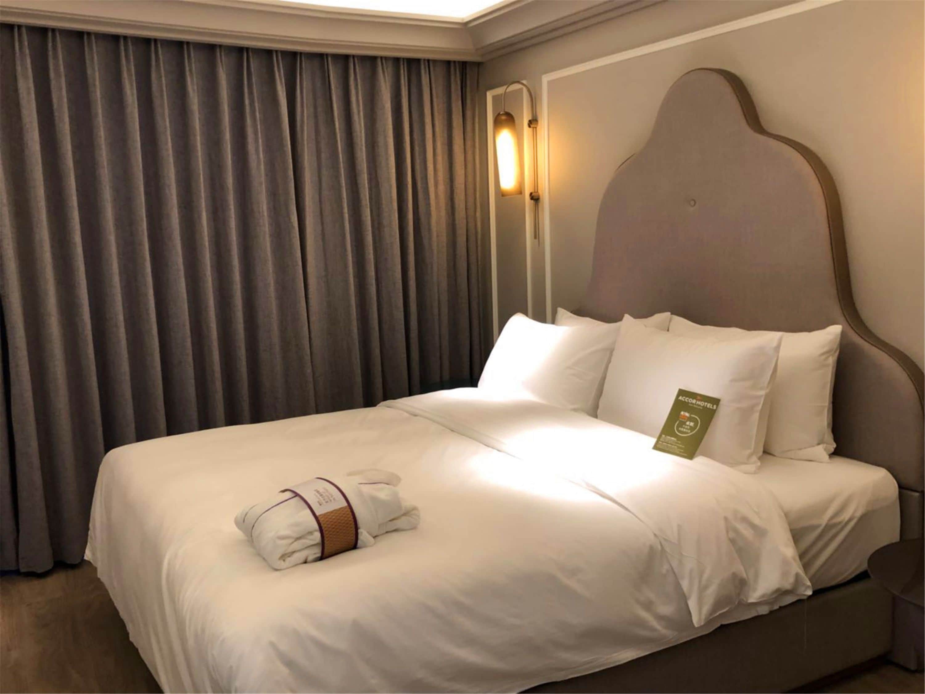 privilege, room, 1 king bed | in-room safe, desk, blackout curtains, soundproofing