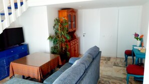 Télévision à écran plat, films à la carte