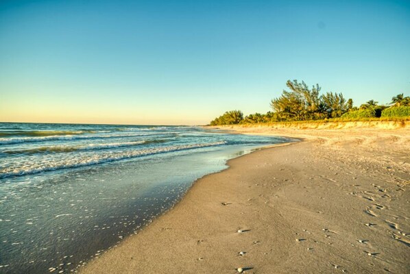 Beach nearby, sun-loungers, beach towels