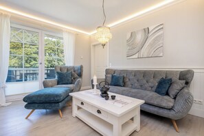 Televisor de pantalla plana, llar de foc i terres tèrmics 