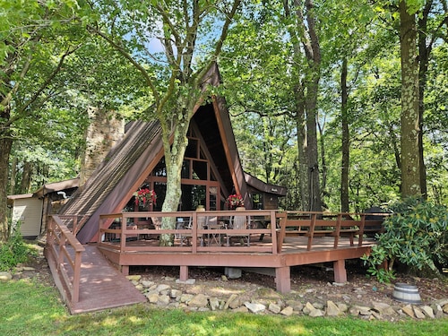 Private Cabin with Lake & Mountain Views on 10 Acres - Near Resorts - Book Now!
