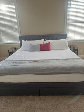 4 bedrooms, iron/ironing board, free WiFi, bed sheets - Great reviews! Available for Masters Tournament (Evans)