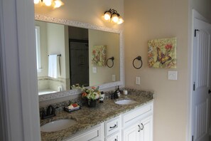 Combined shower/bathtub, hair dryer, towels, soap