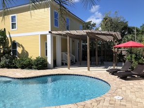 Outdoor pool - F2, Downtown St. Augustine, POOL, beaches, spacious, free onsite parking! (Saint Augustine)