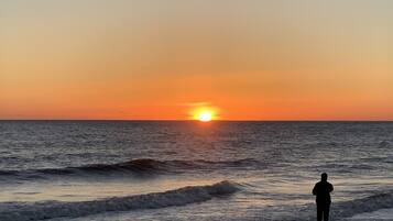 Una spiaggia nelle vicinanze