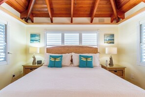 2 bedrooms, free WiFi - P46 - Beautiful updated home on the Gulf side with pool and dock! (Marathon)