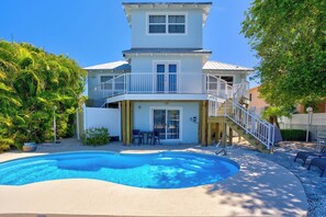 Pool - P46 - Beautiful updated home on the Gulf side with pool and dock! (Marathon)