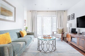 智能电视、DVD 播放器、音乐库、影片库