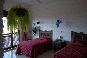 5 bedrooms, WiFi, bed sheets
