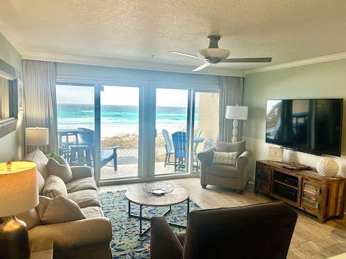 Beachfront @ CRYSTAL SANDS + Paid Beach Service and upgraded