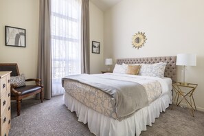 2 عدّة غرف نوم ومكواة/لوح كي وسرير سفر وواي فاي مجانًا