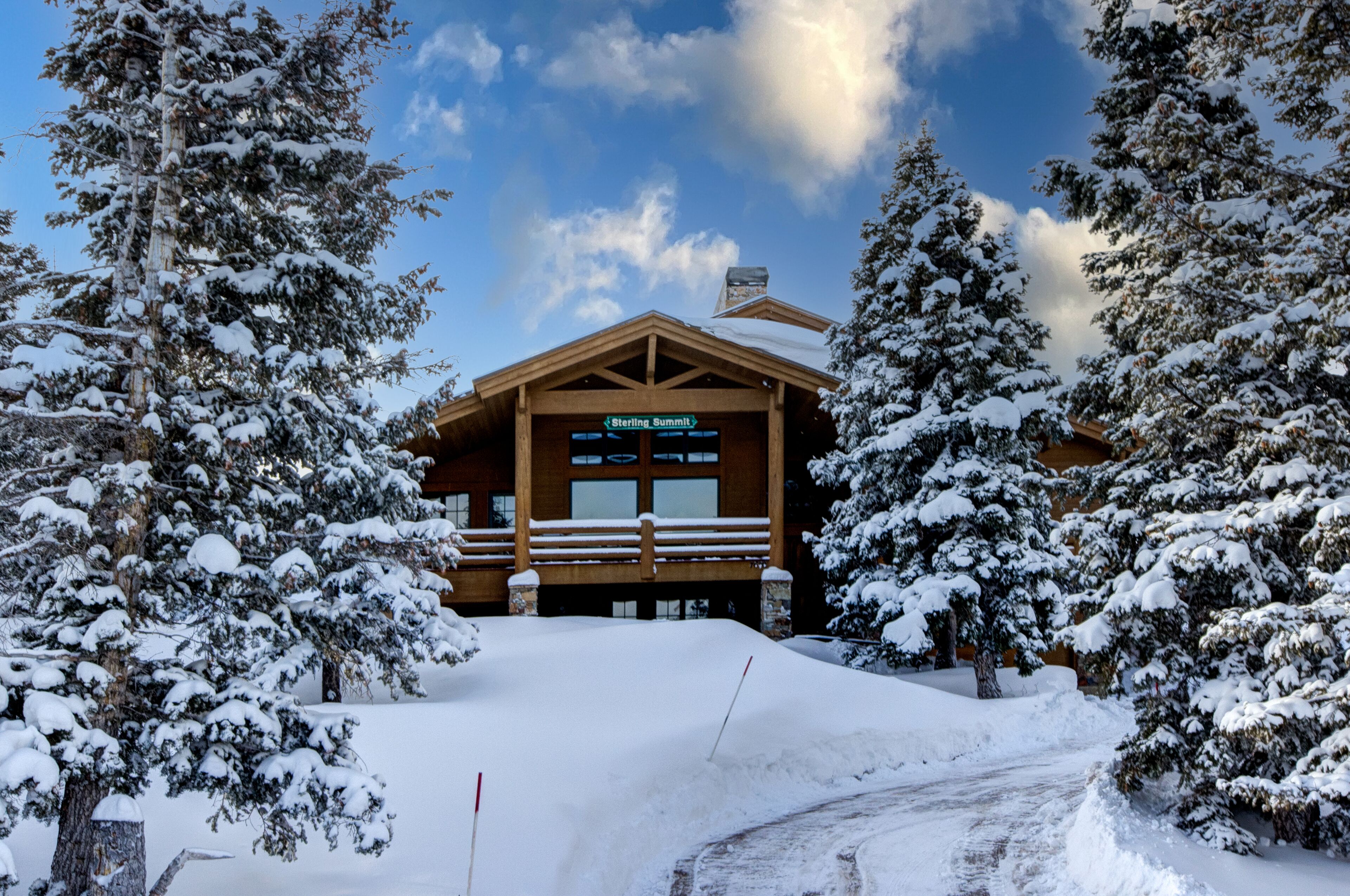 Top Rates Ski Home in Deer Valley. Ski access steps from front door! Views 4 Day