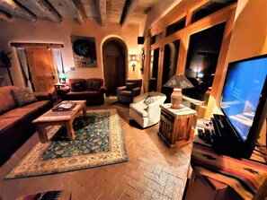 Smart-TV, peis, videospill og DVD-spiller