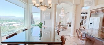 360° Views of Southern Utah | Sleeps 24 | Perfect For The Whole Family