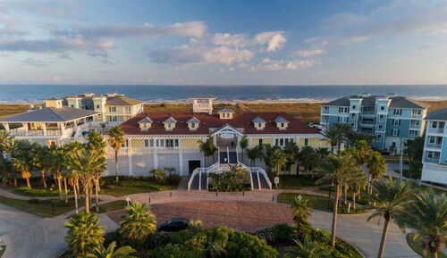 Endless Summer -Beach Front-Dune Walkover- 3BD/2BA. Sleeps 9.