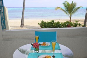 Outdoor dining - Oceanfront Condo: Four Steps to Beautiful Sugar Beach (Christiansted)