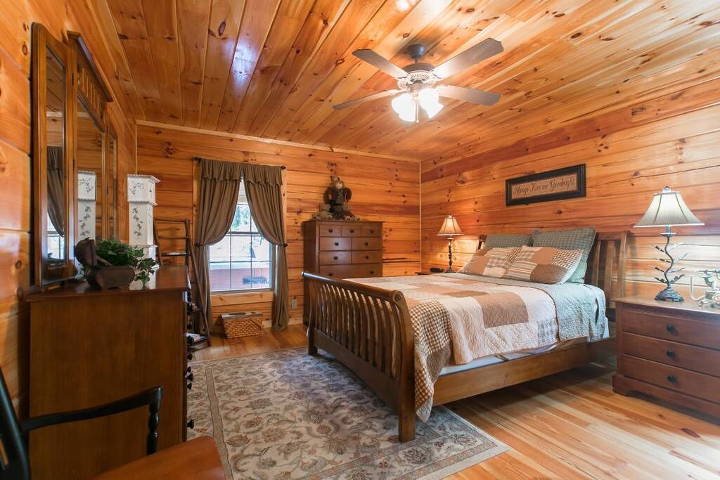 2 bedrooms, iron/ironing board, travel crib, free WiFi