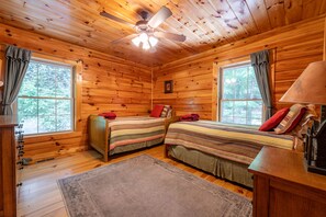 2 habitaciones, tabla de planchar con plancha y cuna de viaje 