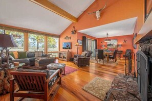 TV, fireplace