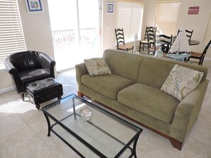 Fernseher, Kamin, DVD-Player