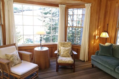 Standard Suite, 1 King Bed, Fireplace (Room 08) | Living room