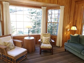 標準套房, 1 張特大雙人床, 壁爐 (Room 08) | 客廳