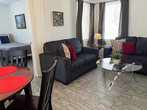 Interior - C2 Perfect location in historic city center, near beaches, patio, free parking! (St. Augustine)