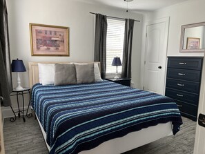 2 bedrooms, iron/ironing board, free WiFi, bed sheets - C2 Perfect location in historic city center, near beaches, patio, free parking! (St. Augustine)