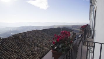 Suite Deluxe, 2 habitaciones, baño privado, vistas a la colina | Vistas a la montaña