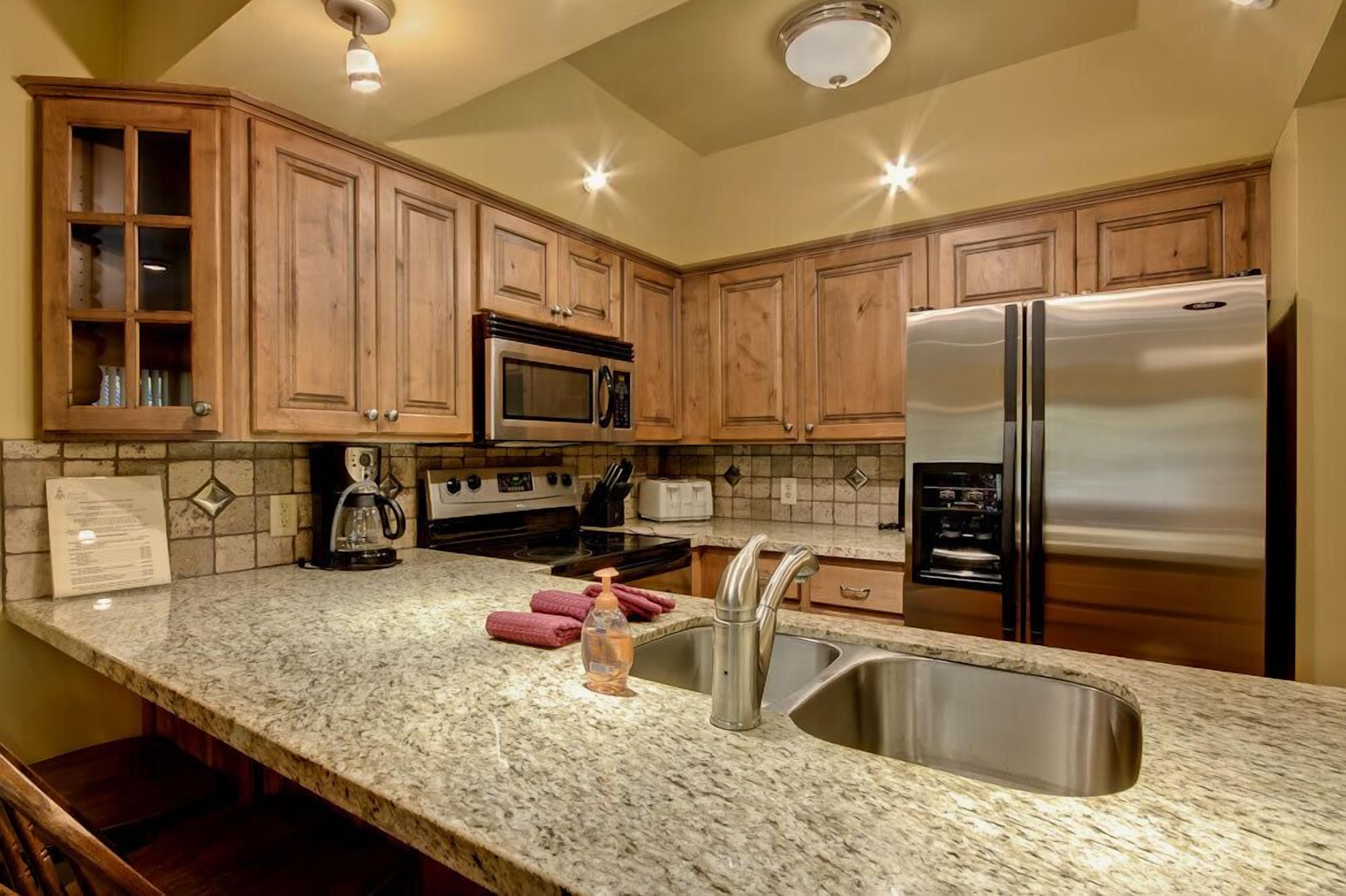 In the middle of it all! 4 bedroom condo, walk to slopes! Shuttle 2 Main!