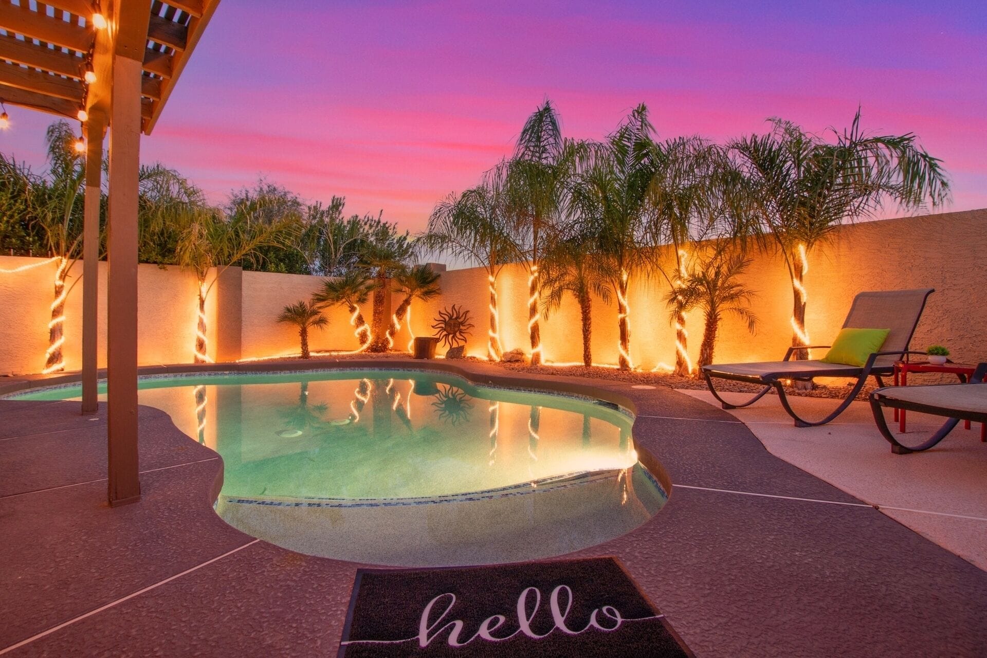 Family and Senior-Friendly VERY Private Home. FREE Heated Pool & Hot Tub! 
