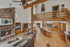 Smart TV, chimenea, reproductor de DVD y biblioteca musical 