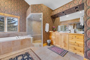Douche, baignoire à remous, articles de toilette (gratuits)