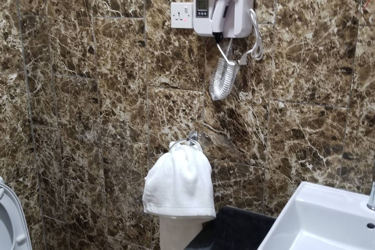 shower, free toiletries, towels