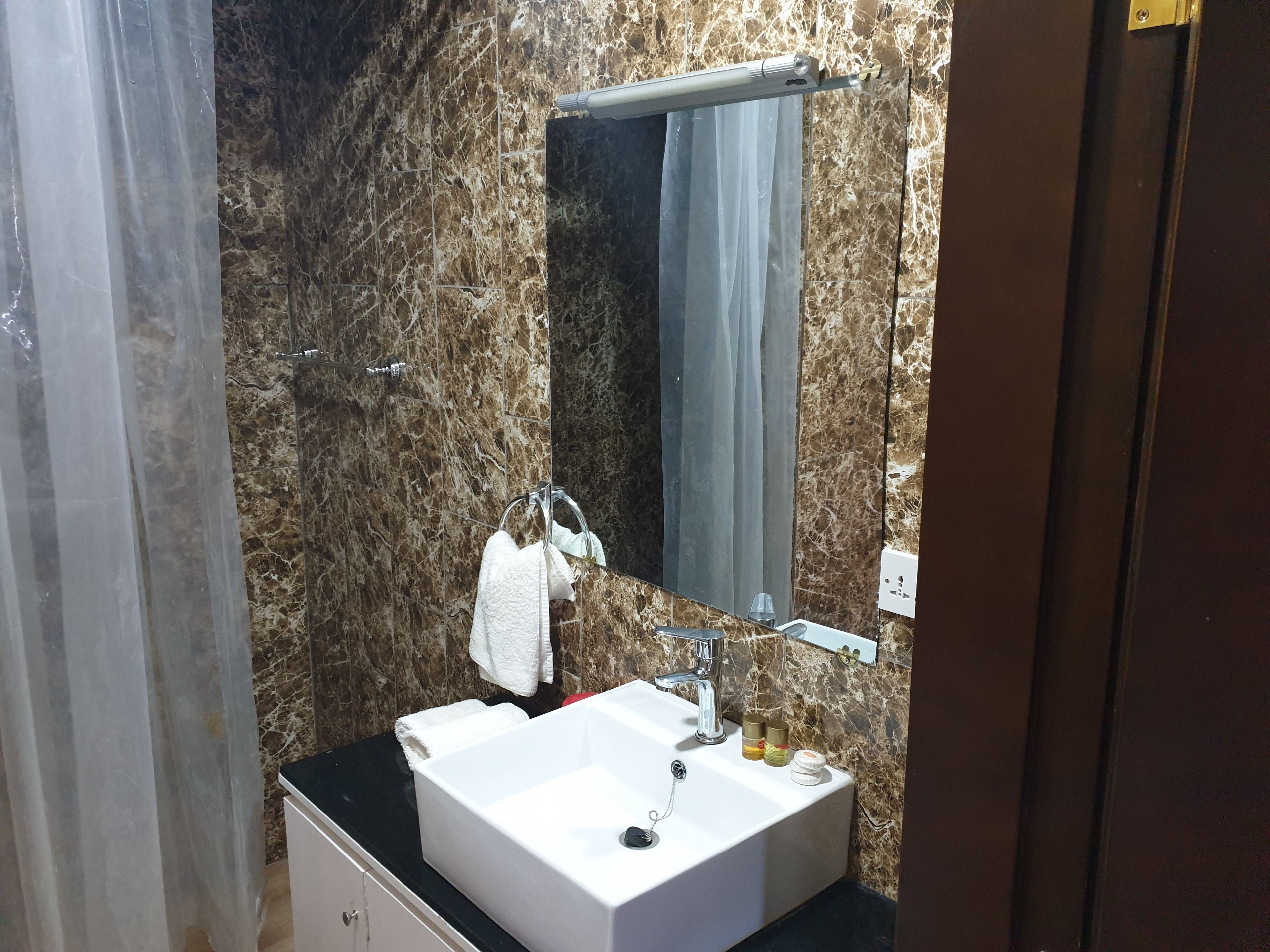 shower, free toiletries, towels