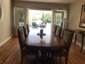 Dining - The Reeves Mansion near Beverly Hills (Los Angeles)