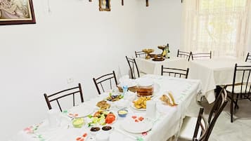 全景客房 | 共用廚房 | 雪櫃、微波爐 (按要求提供)、焗爐、廚房用具/餐具/器皿