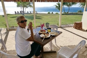 Breakfast, lunch and dinner served