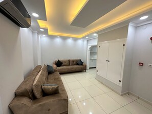 Royal Suite | Living area | Flat-screen TV - Cerrahpasa Apart Hotel (Trabzon)