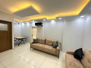 Royal Suite | Living area | Flat-screen TV - Cerrahpasa Apart Hotel (Trabzon)