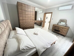 Premium bedding, in-room safe, desk, soundproofing