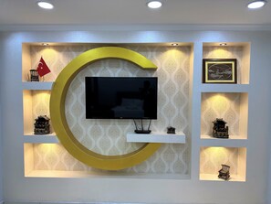 Royal Suite | Living area | Flat-screen TV