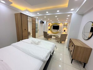 Royal Suite | Premium bedding, in-room safe, desk, soundproofing - Cerrahpasa Apart Hotel (Trabzon)