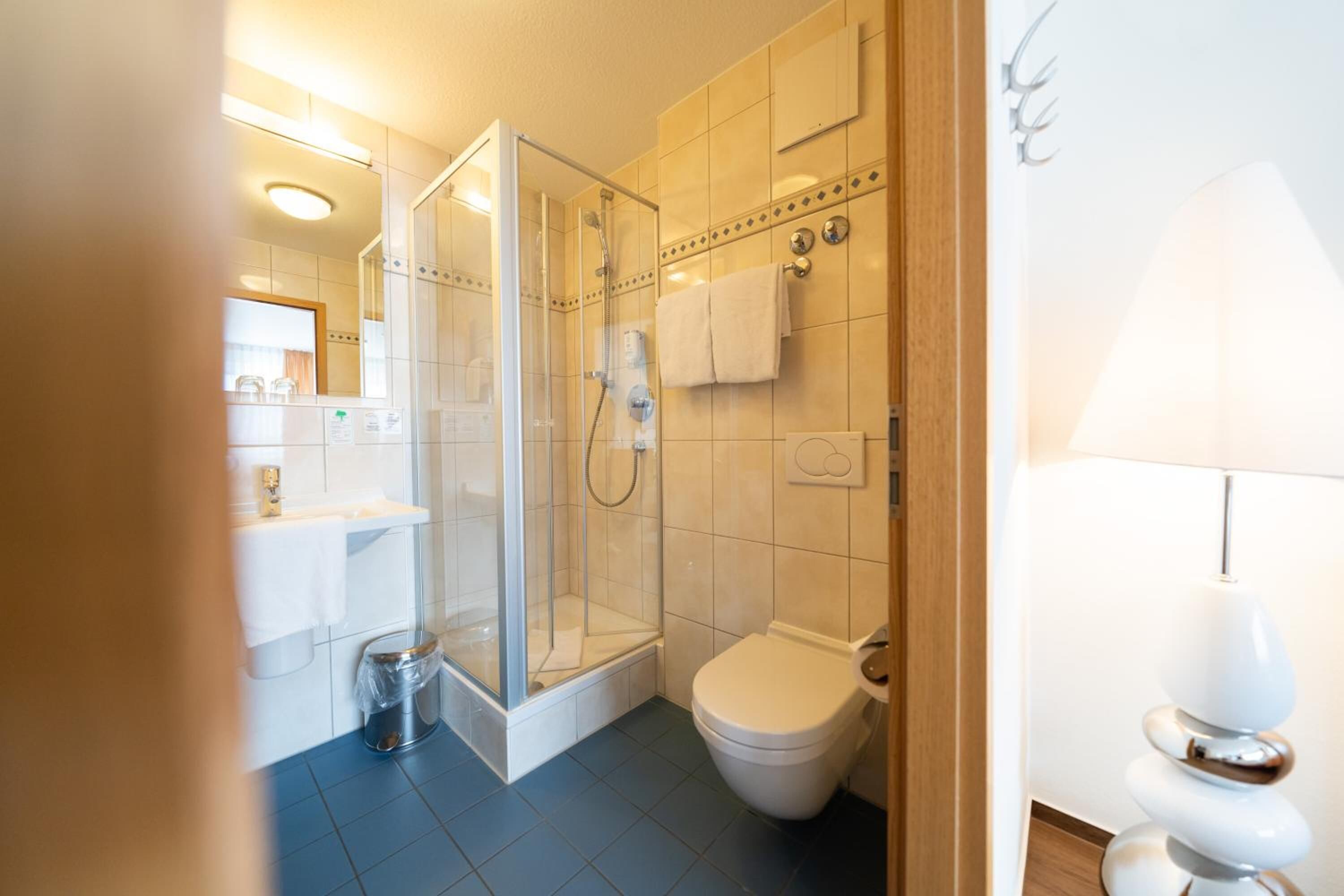 free toiletries, towels