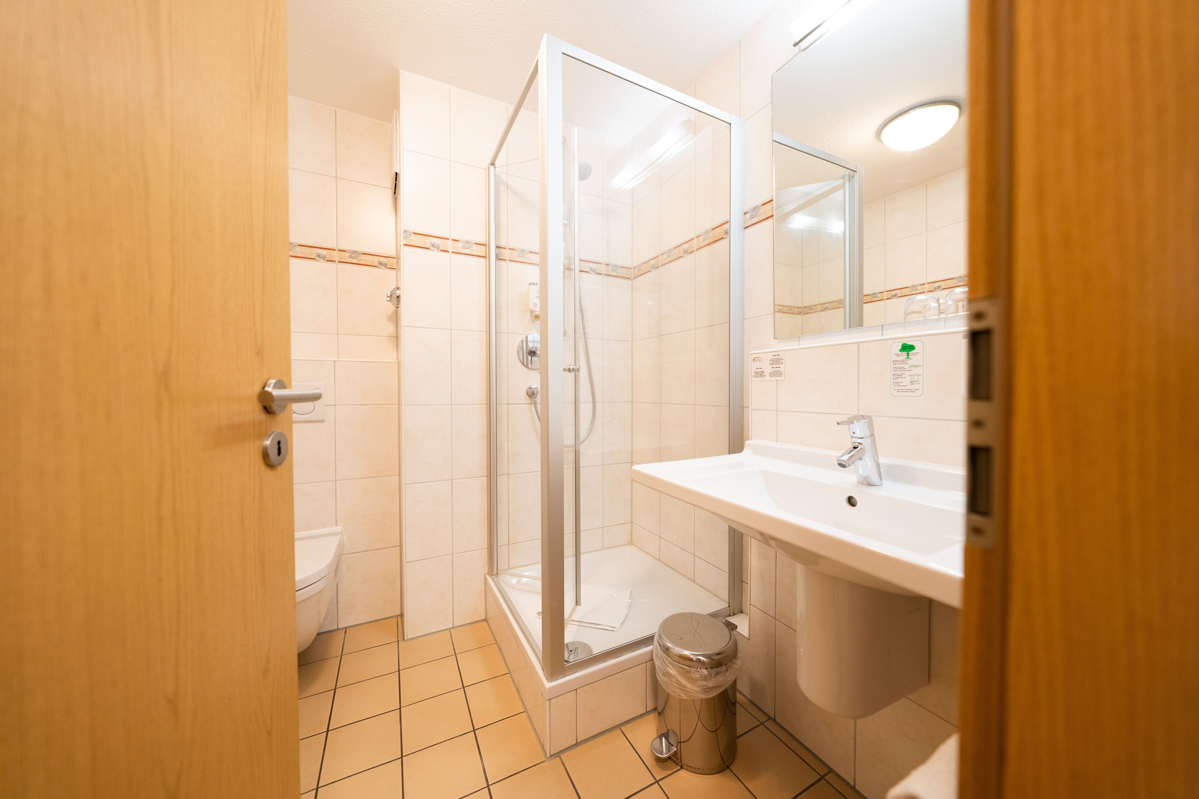 free toiletries, towels