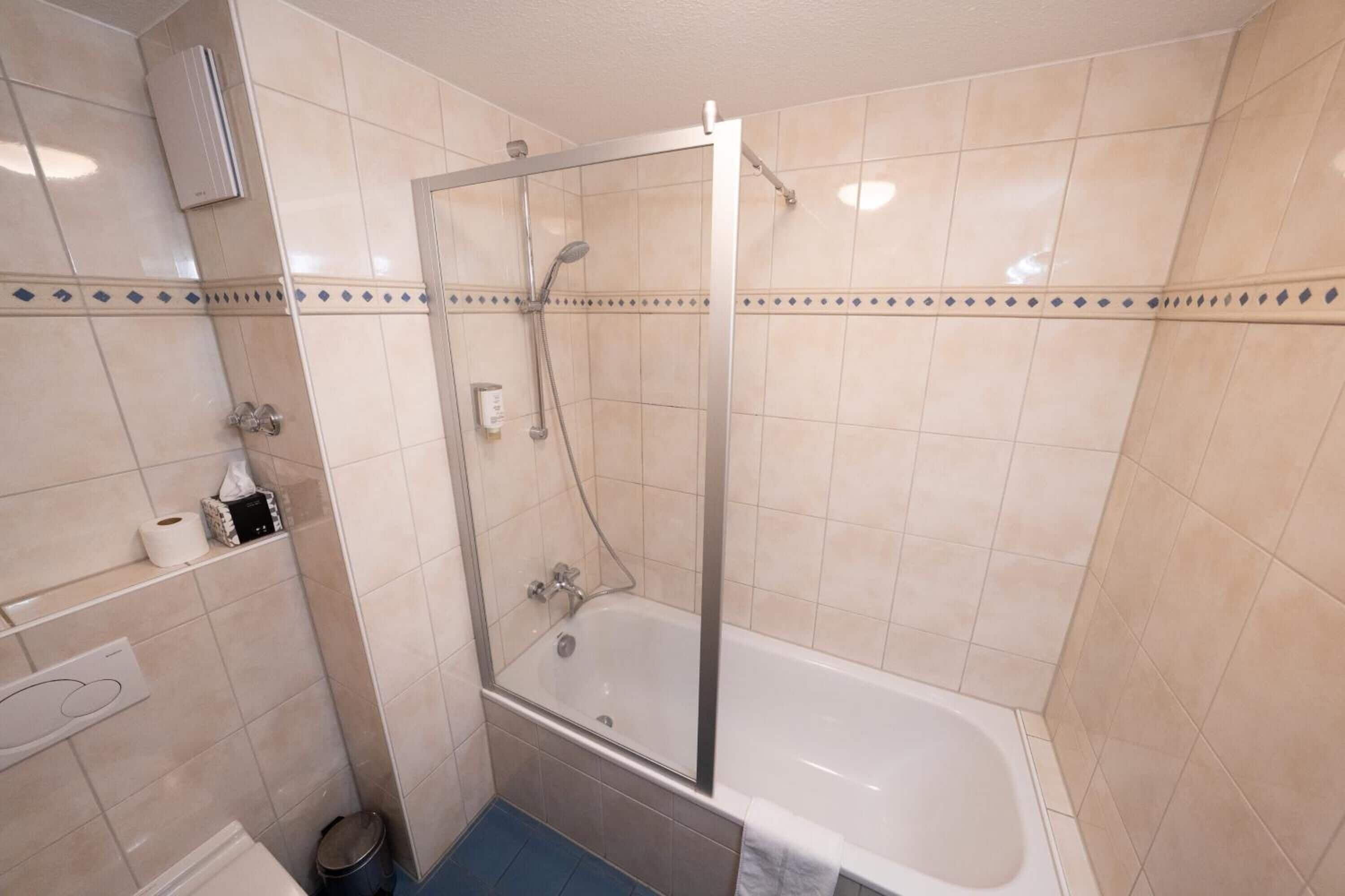 free toiletries, towels