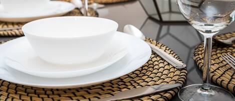 Basic Apartment, 1 Bedroom | In-room dining