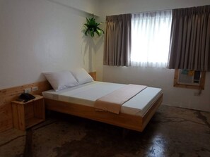 Premium bedding, iron/ironing board, rollaway beds, free WiFi