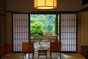 Chambre Tradition, non-fumeurs (Japanese Style, with Open-air Bath) | Coffres-forts dans les chambres, bureau, rideaux occultants
