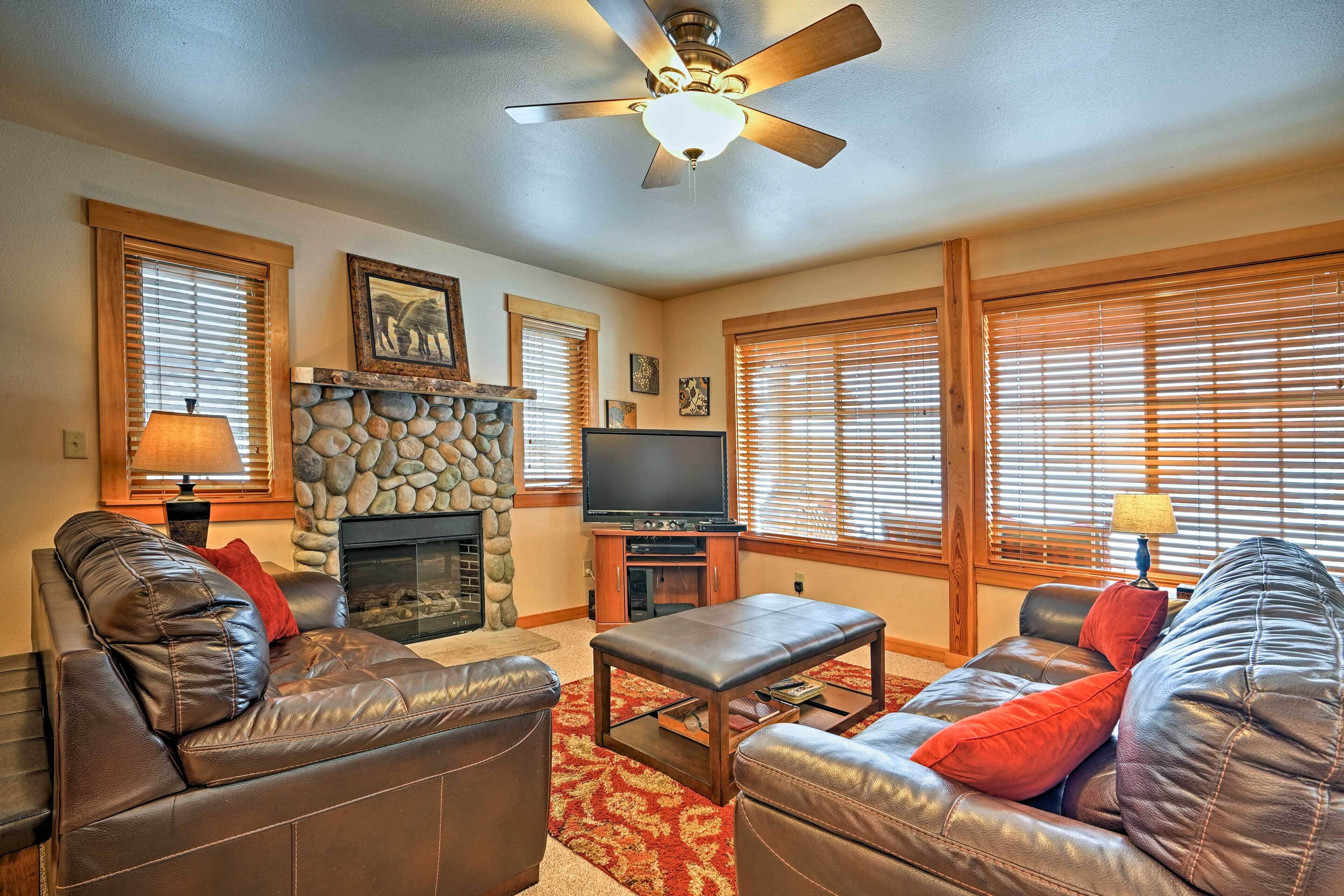 Spacious Winthrop Home-Walk to Trails, Restaurants
